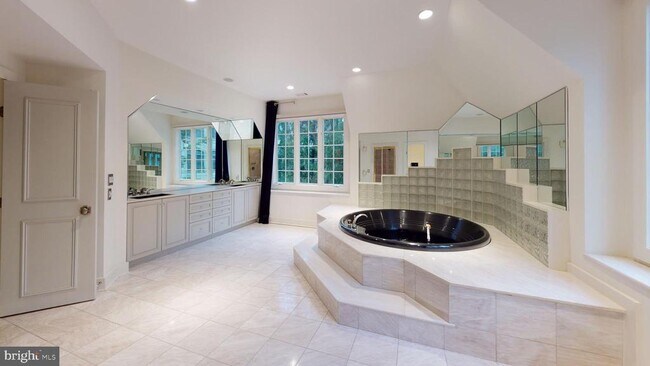 Building Photo - 9629 Eagle Ridge Dr