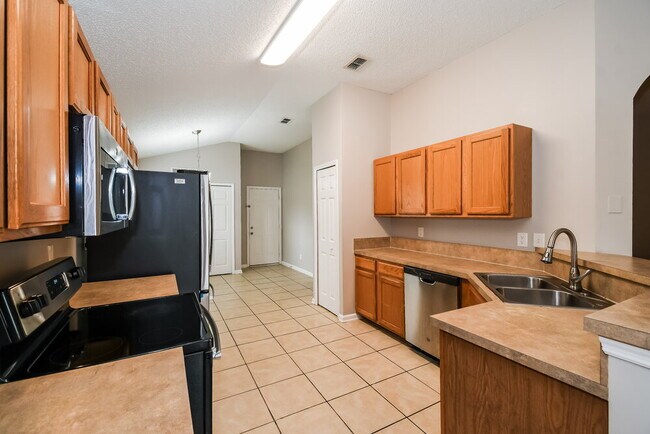 Building Photo - 2600 Creek Ridge Dr