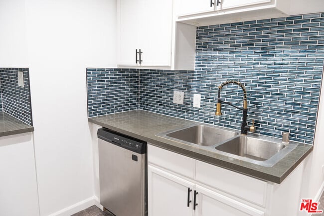 Building Photo - 346 Laveta Terrace