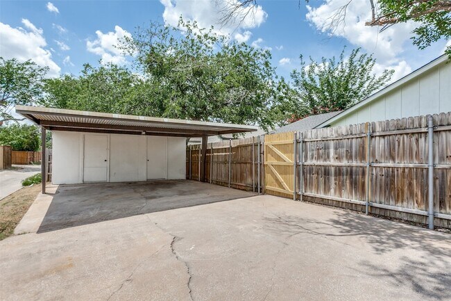 Building Photo - 2126 Trellis Pl