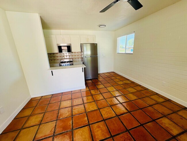 Building Photo - 817 S Melody Ln