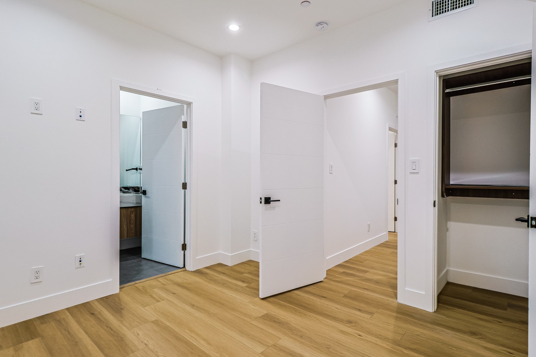 Building Photo - 4848 W 17th St