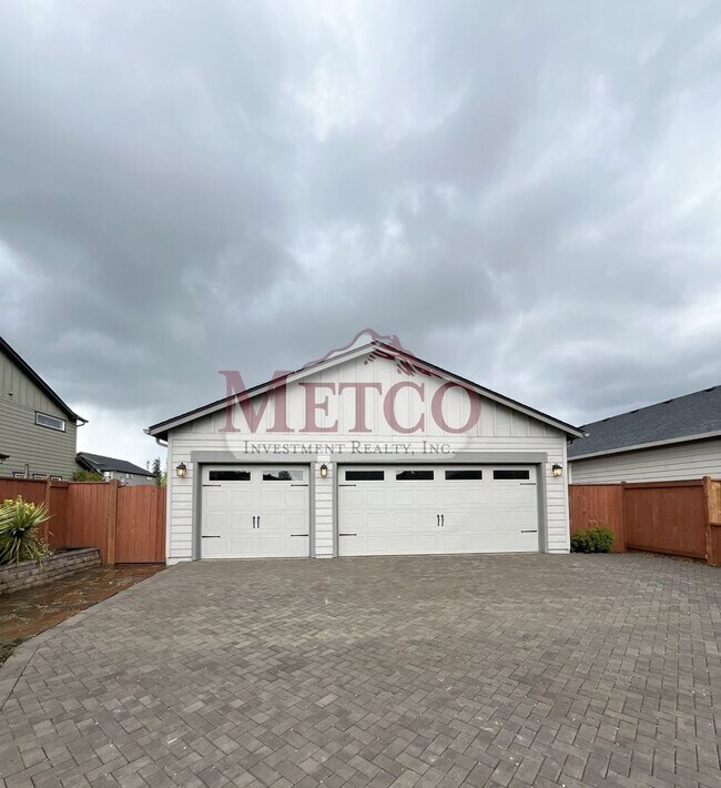 Building Photo - FOR RENT: Beautiful Coburg 3 Bed / 2.5 Bath Craftsman!