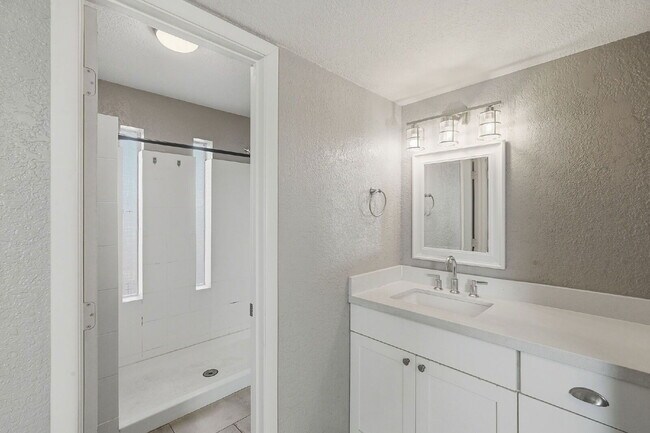 Building Photo - 1056 S Lazona Dr