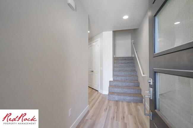 Building Photo - Hurricane Valley 3 Bedroom Townhome