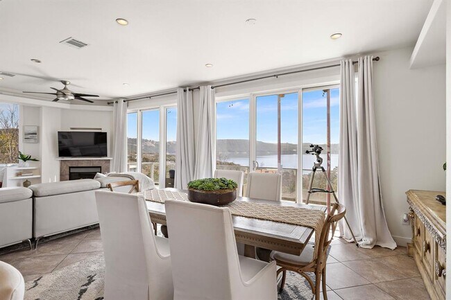 Building Photo - 14020 Lakeview Dr