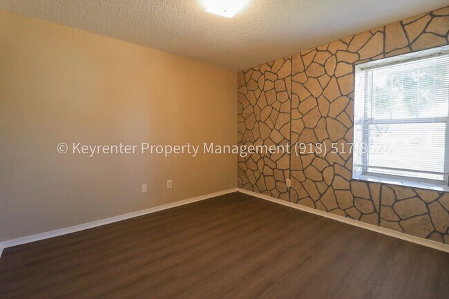 Building Photo - 3 Bed | 2 Bath in East Tulsa!