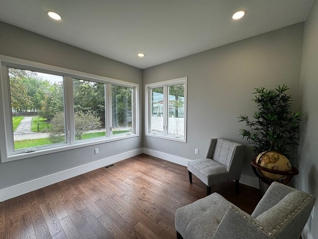 Building Photo - 12 Linden St