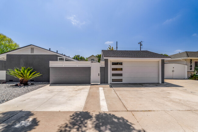 Building Photo - 401 Rancho Dr