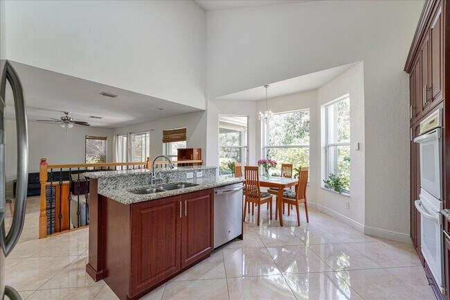 Building Photo - 19059 Skyridge Cir