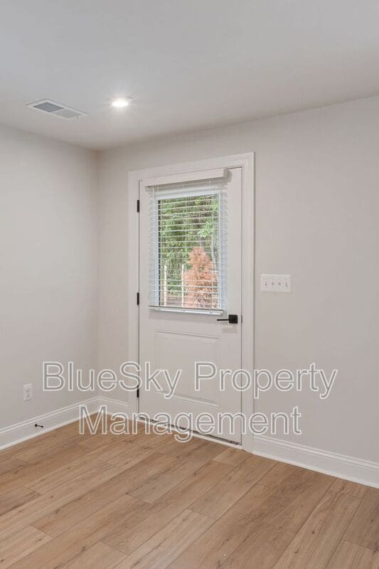 Building Photo - 112 4th St NE