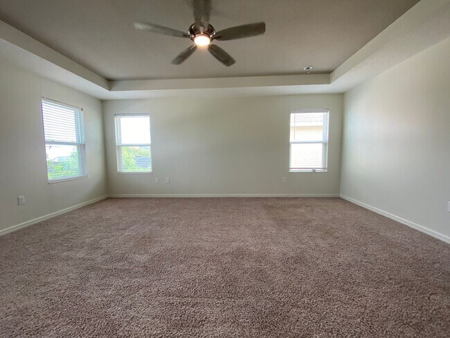 Building Photo - Stunning 5 Bedroom Pool Home in Orchard Hi...