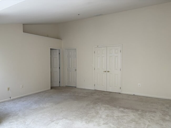 Building Photo - 1947 Woodshade Ct