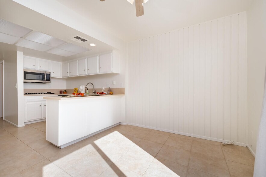 Building Photo - 30747 Calle Chueca