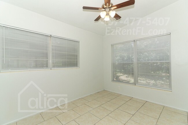 Building Photo - Charming 3/2 with Carport in Sanford