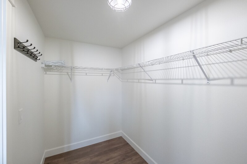 Building Photo - 918 NE Oakmont Loop