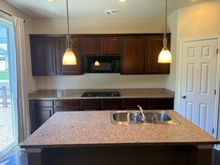 Building Photo - 7440 Sabino Ln