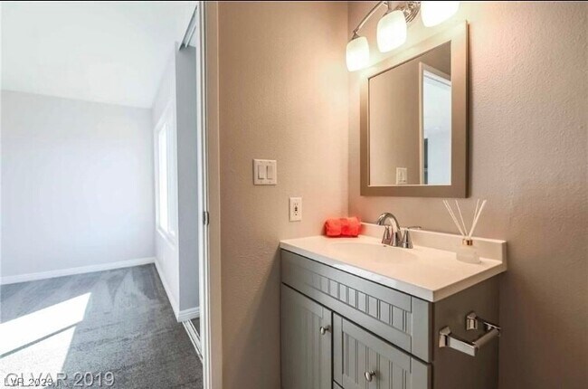 Building Photo - 1511 Living Desert Dr