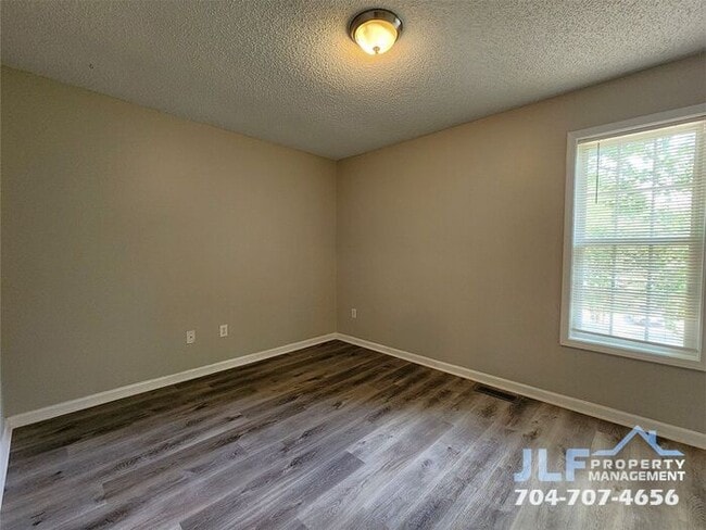 Building Photo - 2 Story All Brick 2/1.5 Townhouse in Concord