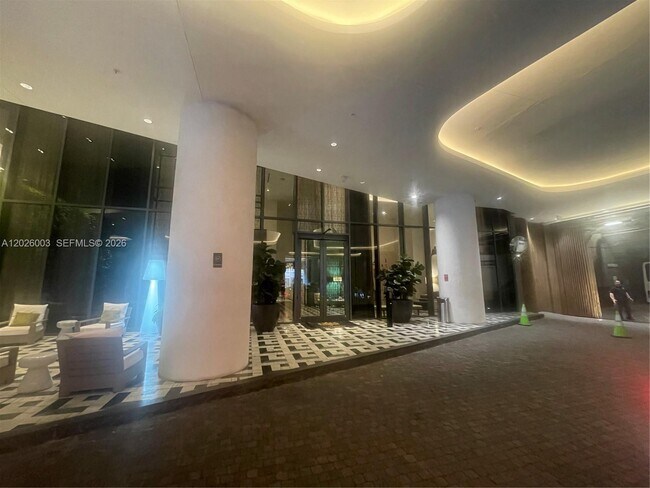 Building Photo - 801 S Miami Ave