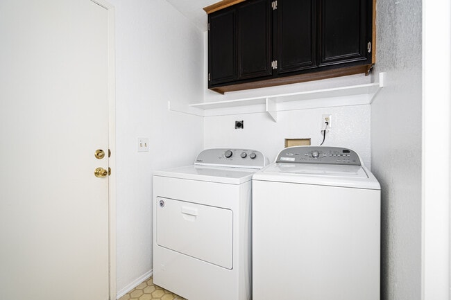 Building Photo - 9244 Calle De Vista Oeste