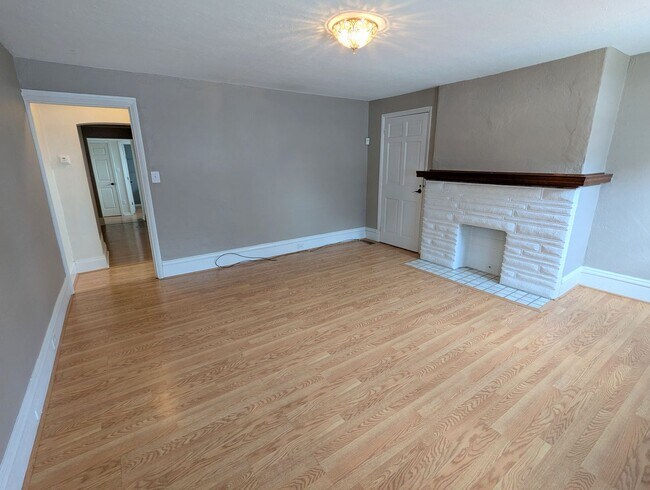 Building Photo - 2 Bedroom 1 Bathroom Single Family Home (S...