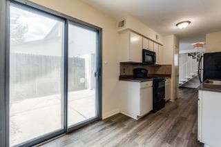 Building Photo - 6910 Hart Ln