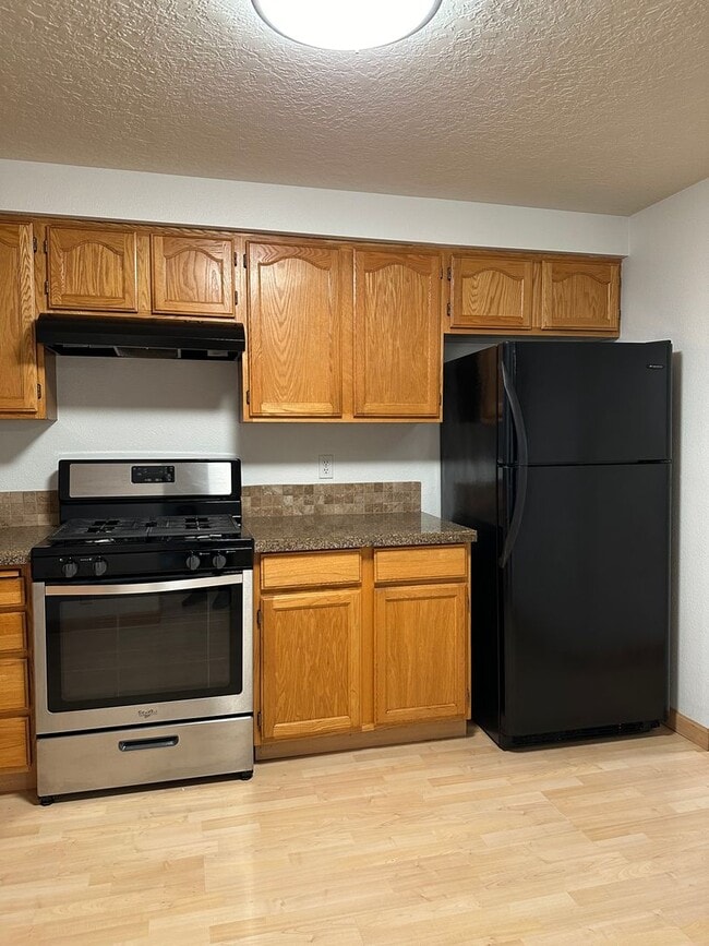 Building Photo - Newly Updated Single Level Home in Established Keizer Neighborhood