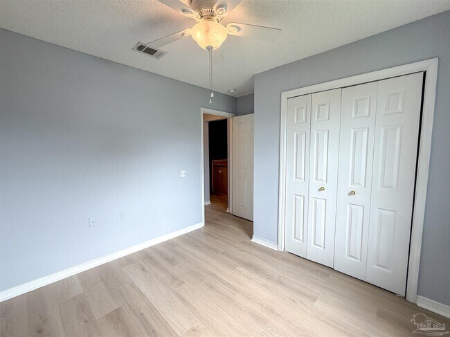 Building Photo - 8005 Stonebrook Dr