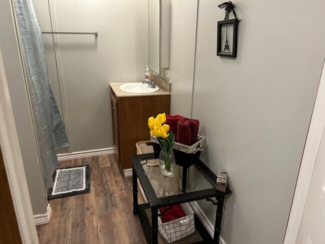 Building Photo - ALL BILLS PAID! COZY FURNISHED MOBILE HOME...