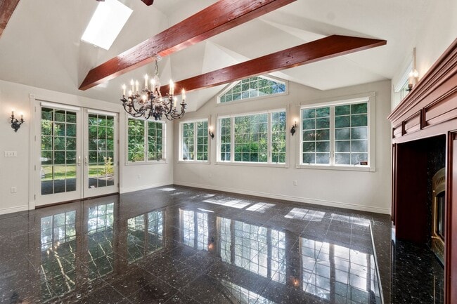Building Photo - "Experience Luxury Living: Expansive 4-Bedroom Retreat Estate with Scenic Views and Elegant Finis...