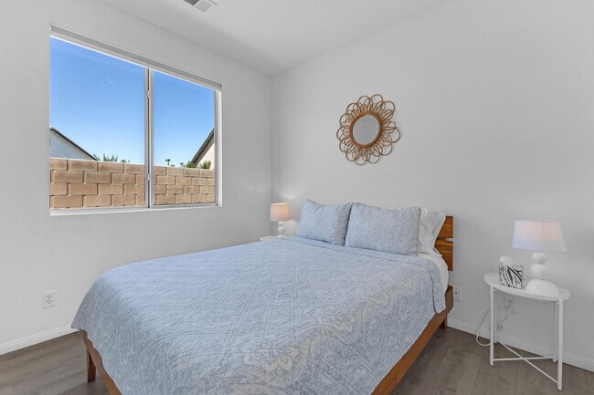 Building Photo - 47383 Bahama Ct