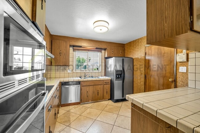 Building Photo - Charming 3-Bed Ranch Home with room for 4t...