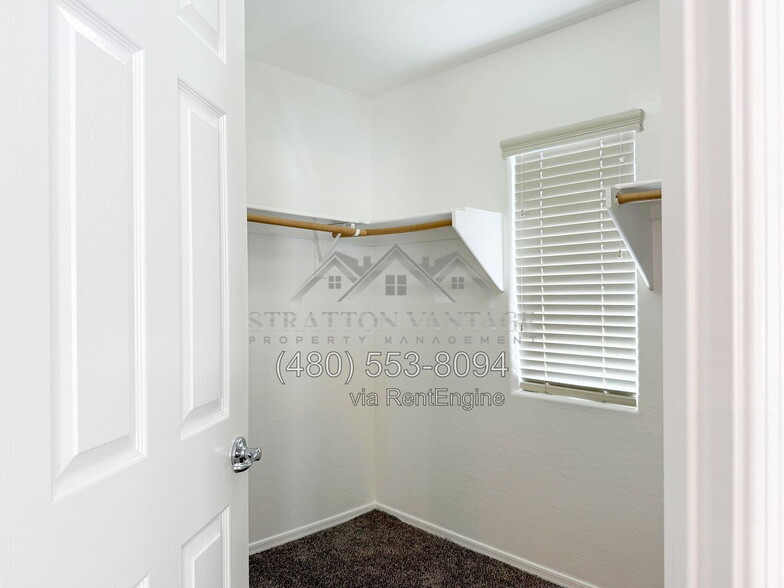 Building Photo - 4737 E Olney Ave