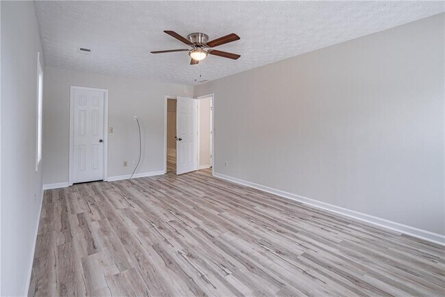 Building Photo - 2402 Betsy Ct SW