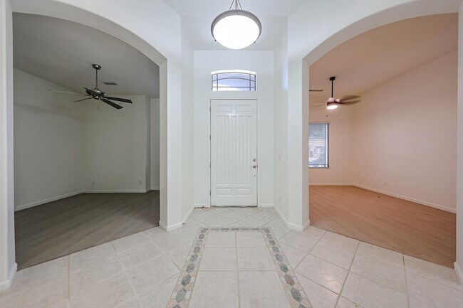 Building Photo - 4536 W Villa Linda Dr