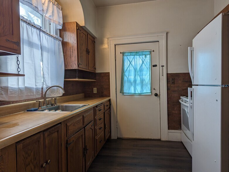 Kitchen - 126 3rd St S