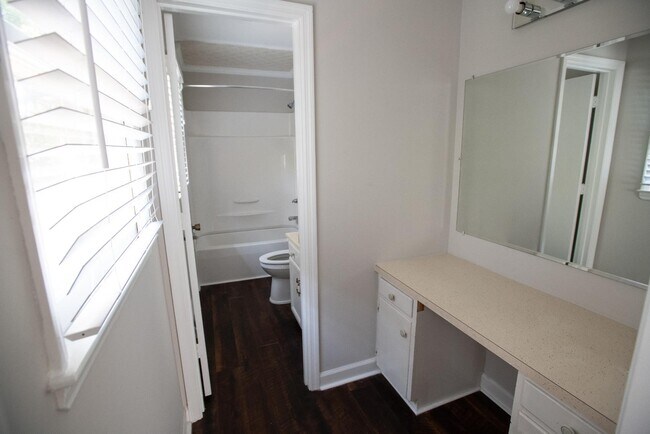 Building Photo - 9100 Nash Ave