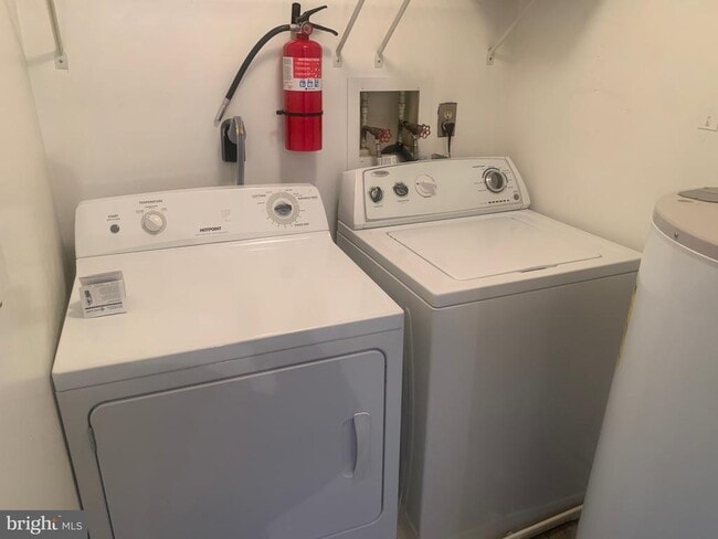 Building Photo - 5 Cranberry Ct