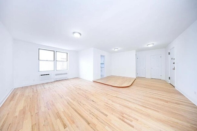 Building Photo - 2900 Ocean Ave