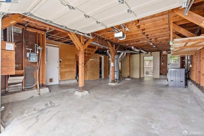 Building Photo - 378 Mangels Ave