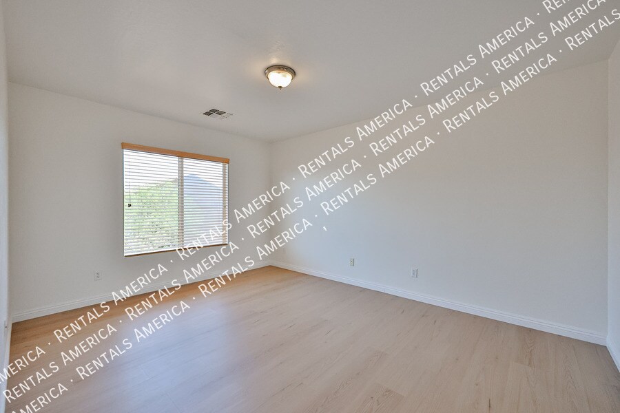Building Photo - 11627 W Cheryl Dr