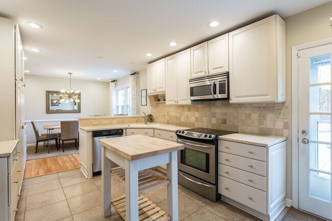 Building Photo - 741 Currituck Dr