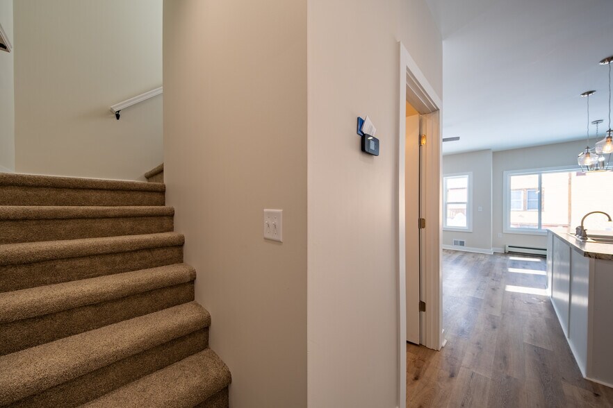 Building Photo - 412 W Baraga Ave