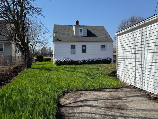 Building Photo - 4924 N 22nd St