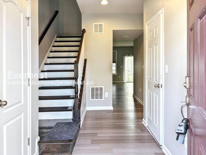 Building Photo - 9001 Elderwood Pl