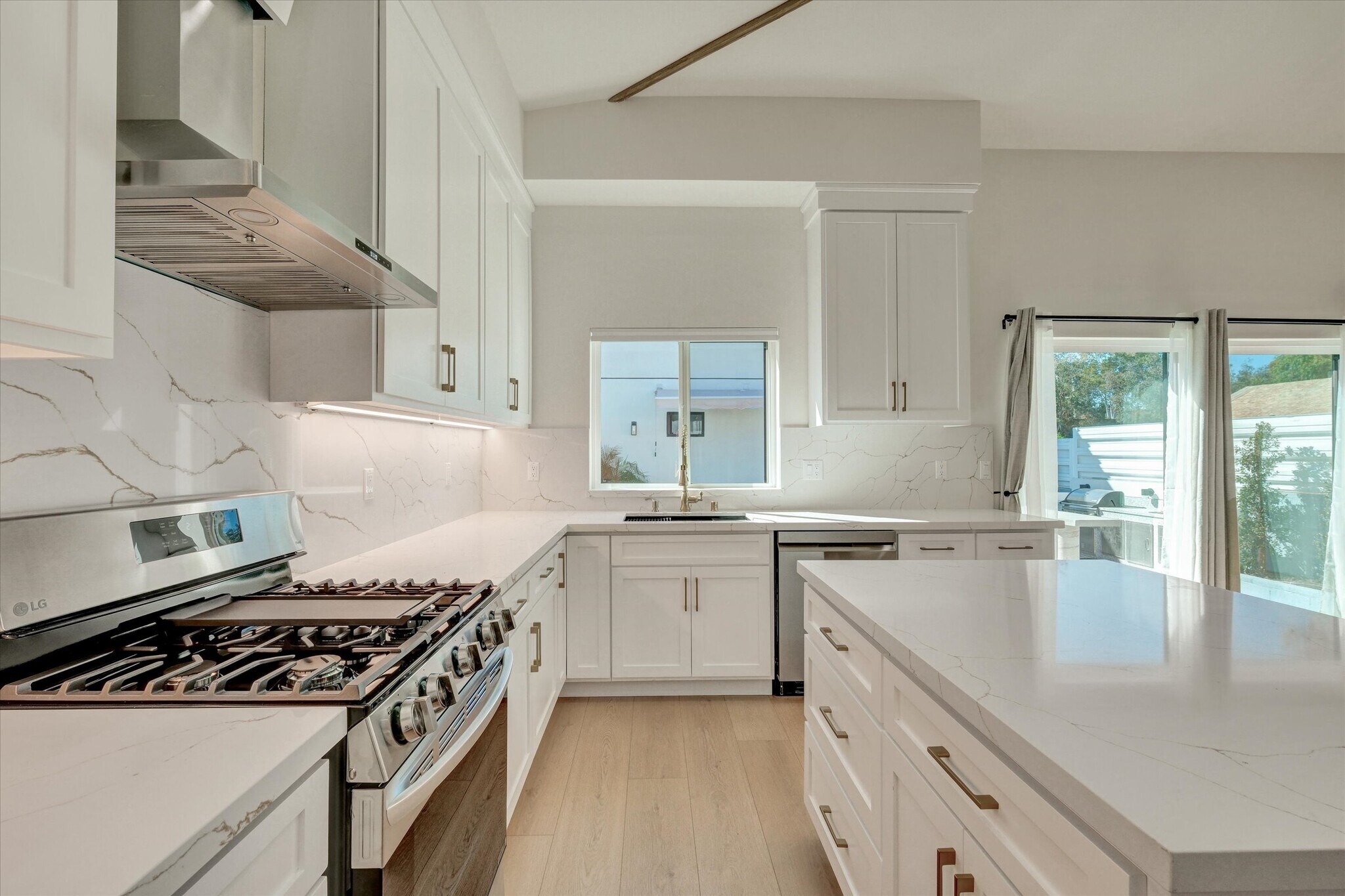 Building Photo - 5348 Thornburn St