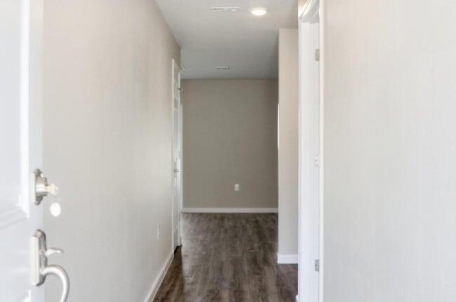 Building Photo - CENTRALLY LOCATED