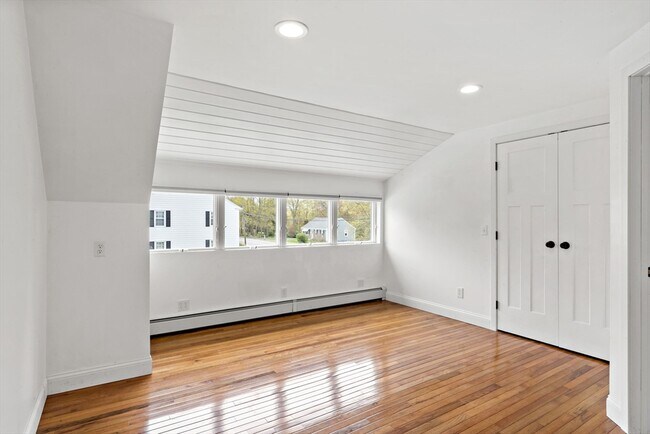 Building Photo - 539 Maple Ave
