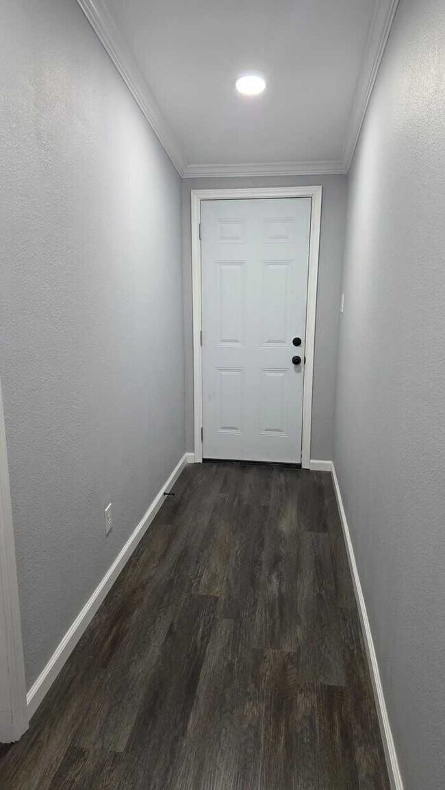 Building Photo - House for rent